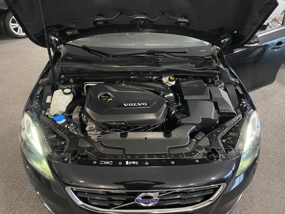 Volvo V40 1,6 T2 120 Momentum 5d