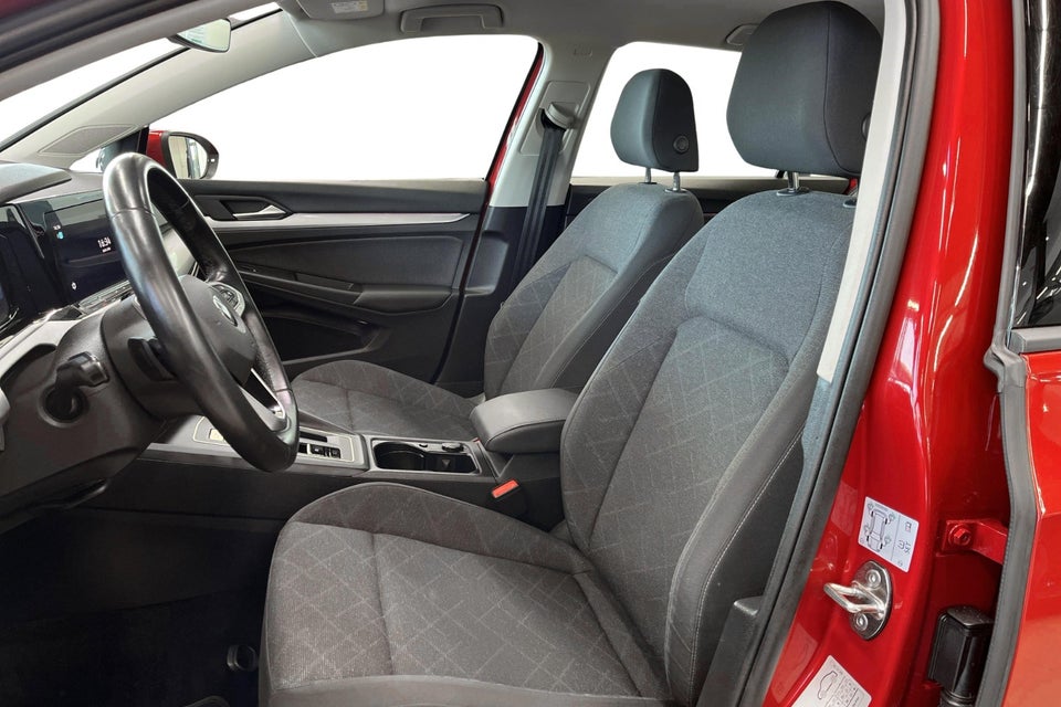 VW Golf VIII 1,5 eTSi 130 Life DSG 5d