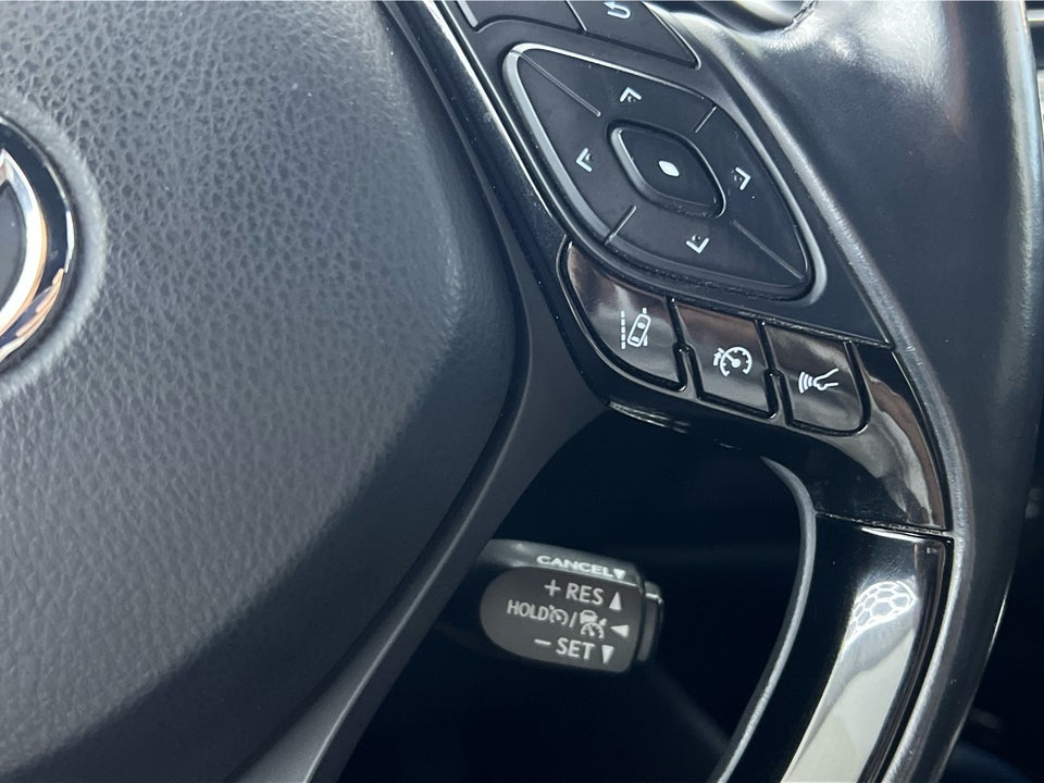 Toyota C-HR 1,8 Hybrid C-LUB Selected CVT 5d