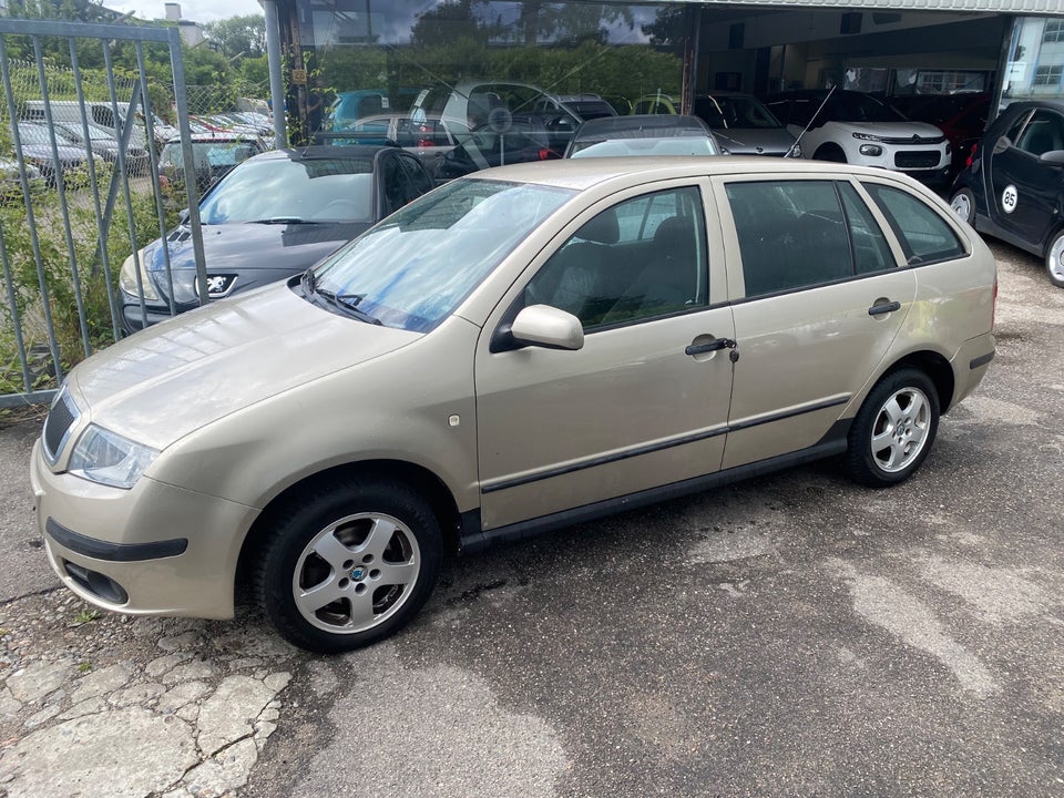 Skoda Fabia 1,4 16V 75 Ambiente Combi 5d