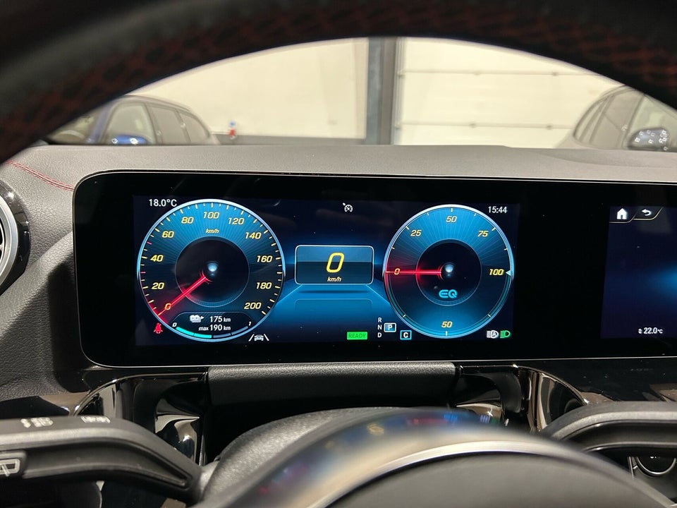 Mercedes EQA300 AMG Line 4Matic 5d
