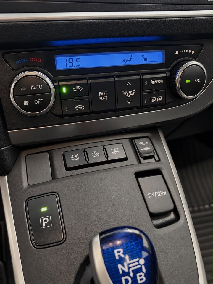 Toyota Auris 1,8 Hybrid H2+ CVT 5d