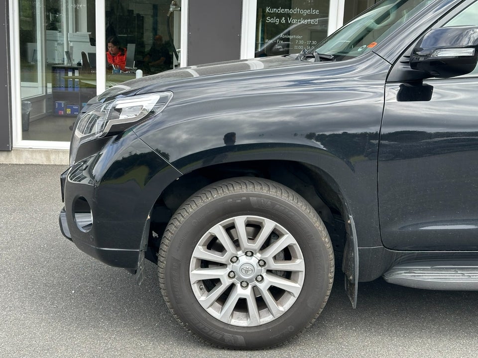 Toyota Land Cruiser 2,8 D-4D T2 aut. 5d