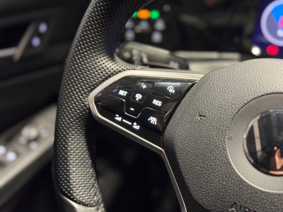 VW Golf VIII 1,4 GTE DSG 5d