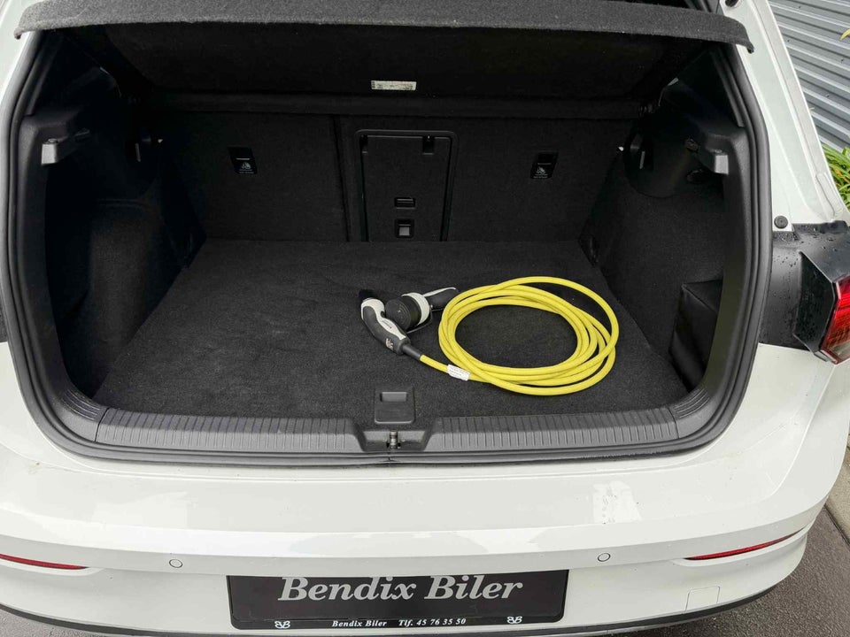 VW Golf VIII 1,4 GTE DSG 5d