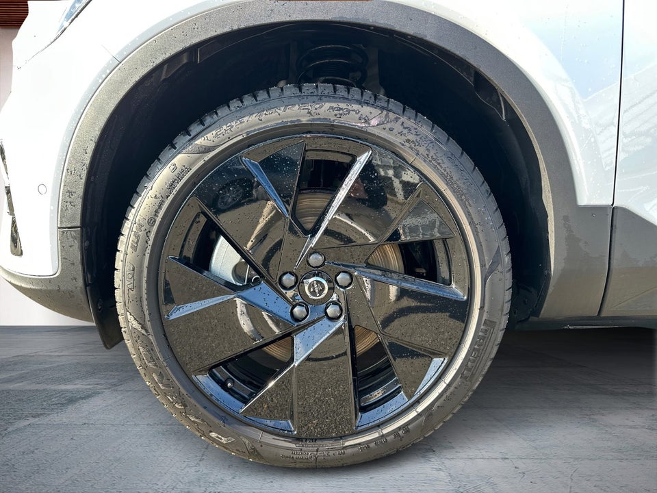 Volvo EX40 Extended Range Black Edition 5d