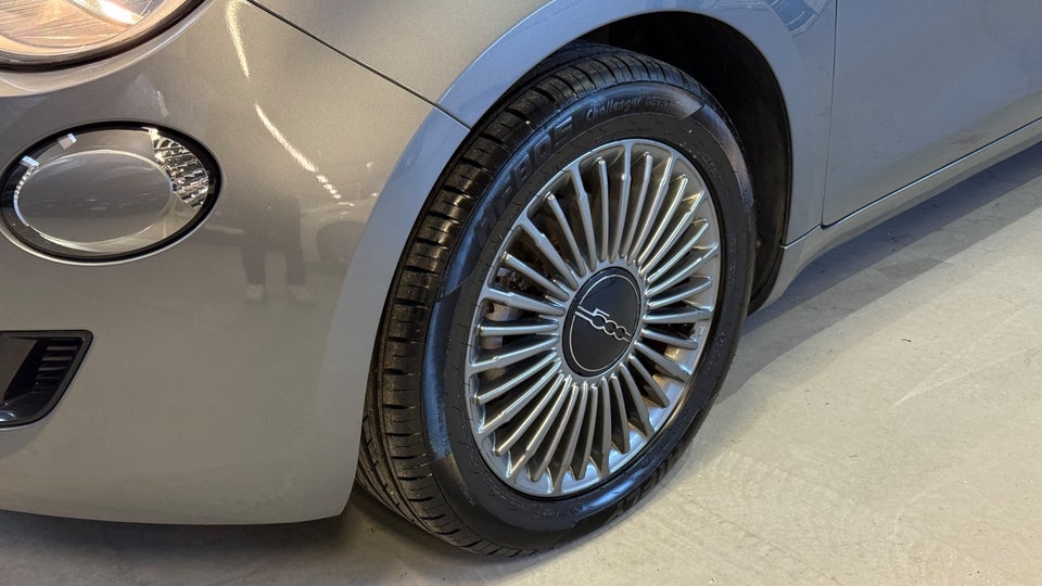 Fiat 500e 42 Icon Sky 3d