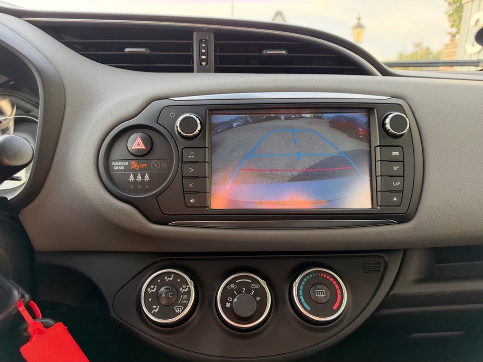 Toyota Yaris 1,3 VVT-i T2 5d