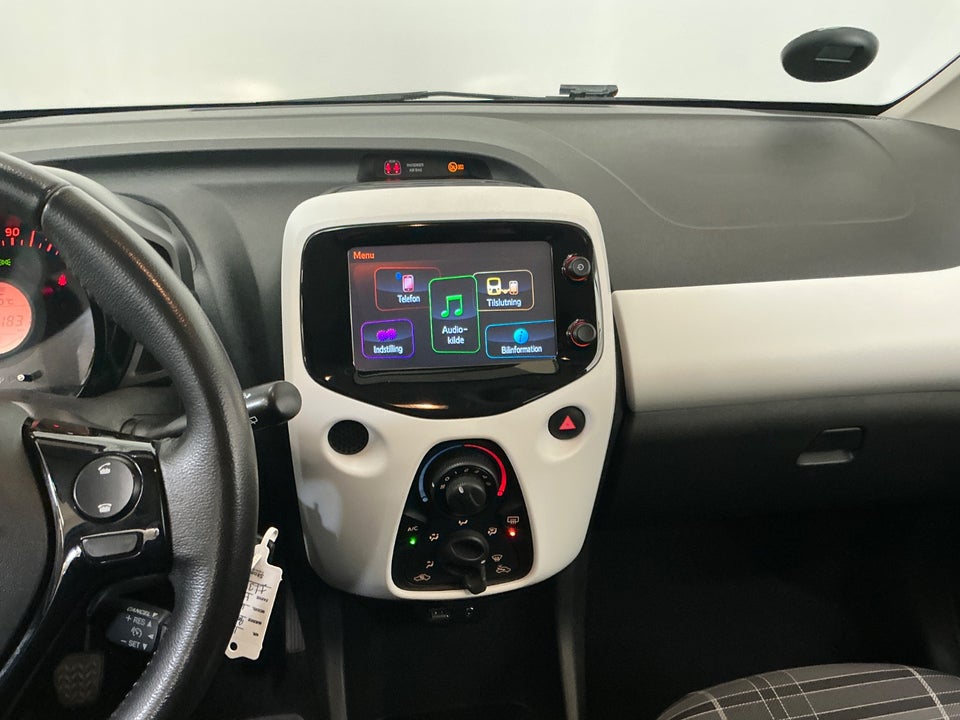 Peugeot 108 1,0 e-VTi 69 White Edition 5d