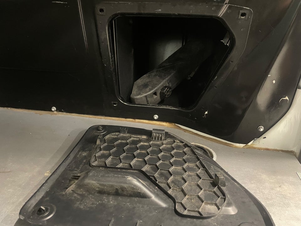 VW Transporter 2,0 TDi 110 Kassevogn lang