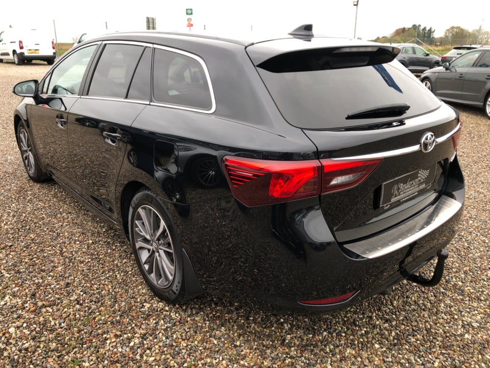 Toyota Avensis 2,0 D-4D T2 Touring Sports 5d