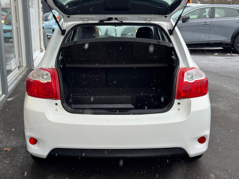 Toyota Auris 1,8 Hybrid 5d