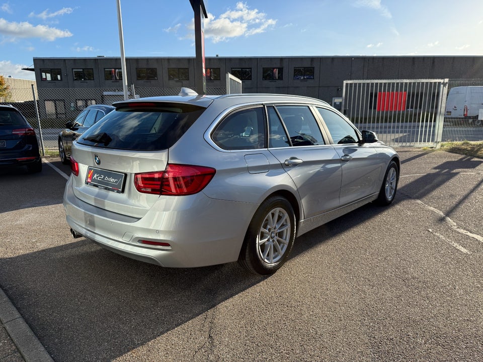 BMW 320i 2,0 Touring Advantage aut. 5d