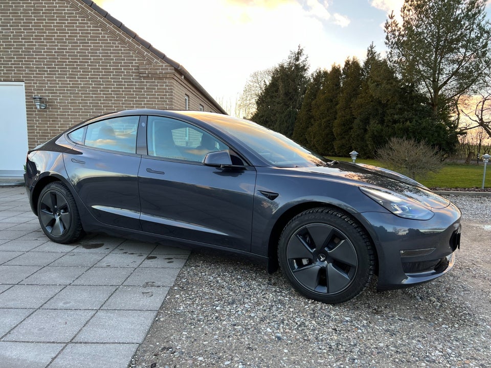 Tesla Model 3 Standard Range+ RWD 4d