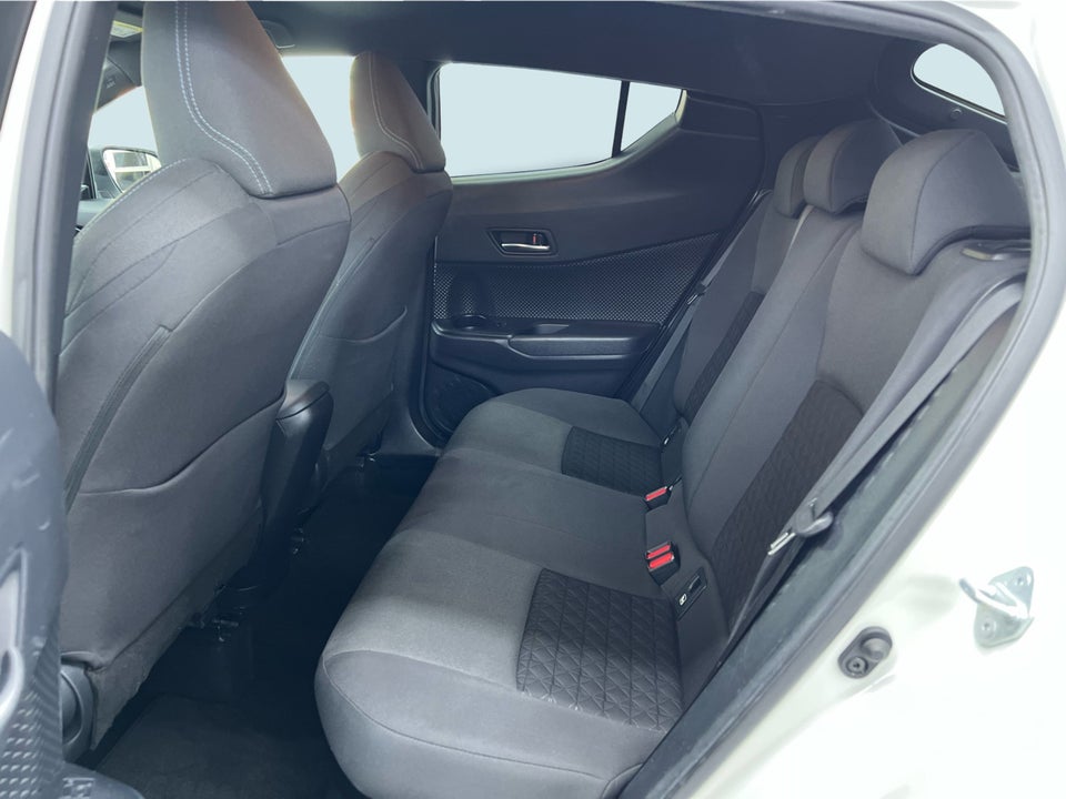 Toyota C-HR 1,8 Hybrid C-LUB Smart CVT 5d