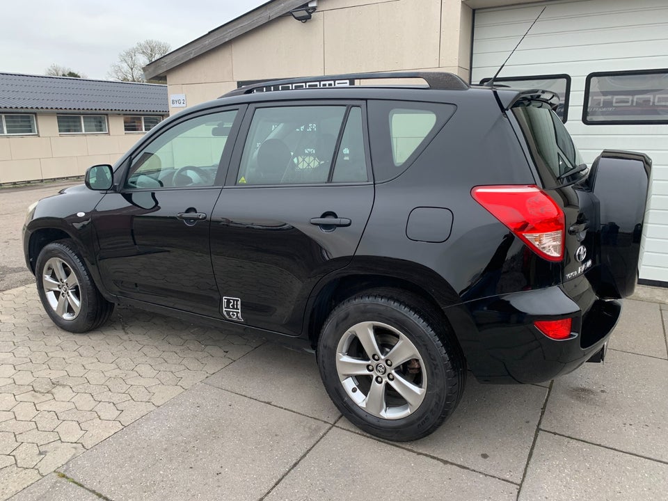 Toyota RAV4 2,0 VVT-i aut. 4x4 Van 5d