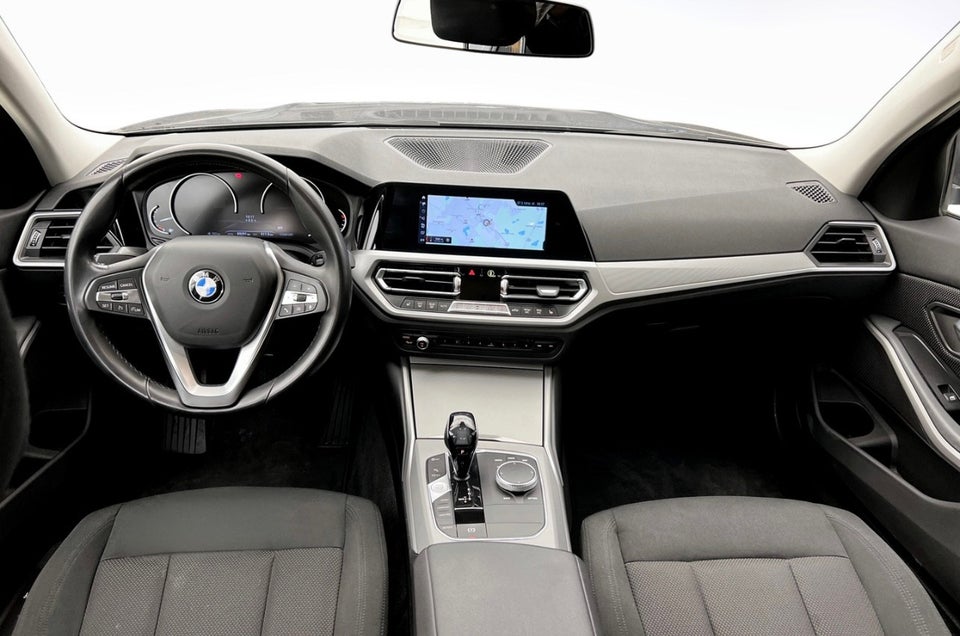 BMW 320i 2,0 Connected aut. 4d