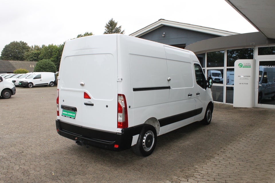 Renault Master III T33 2,3 dCi 130 L2H2 Kassevogn