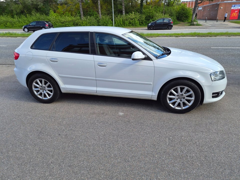 Audi A3 1,6 TDi Ambiente Sportback 5d