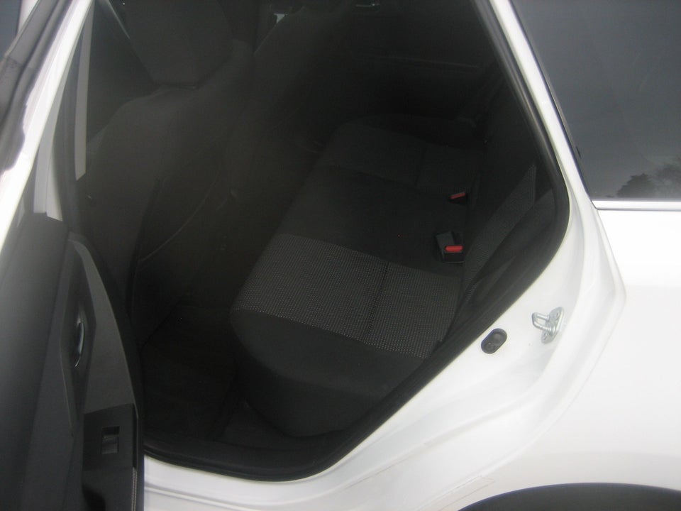 Toyota Auris 2,0 D-4D T2 Touring Sports Skyview 5d