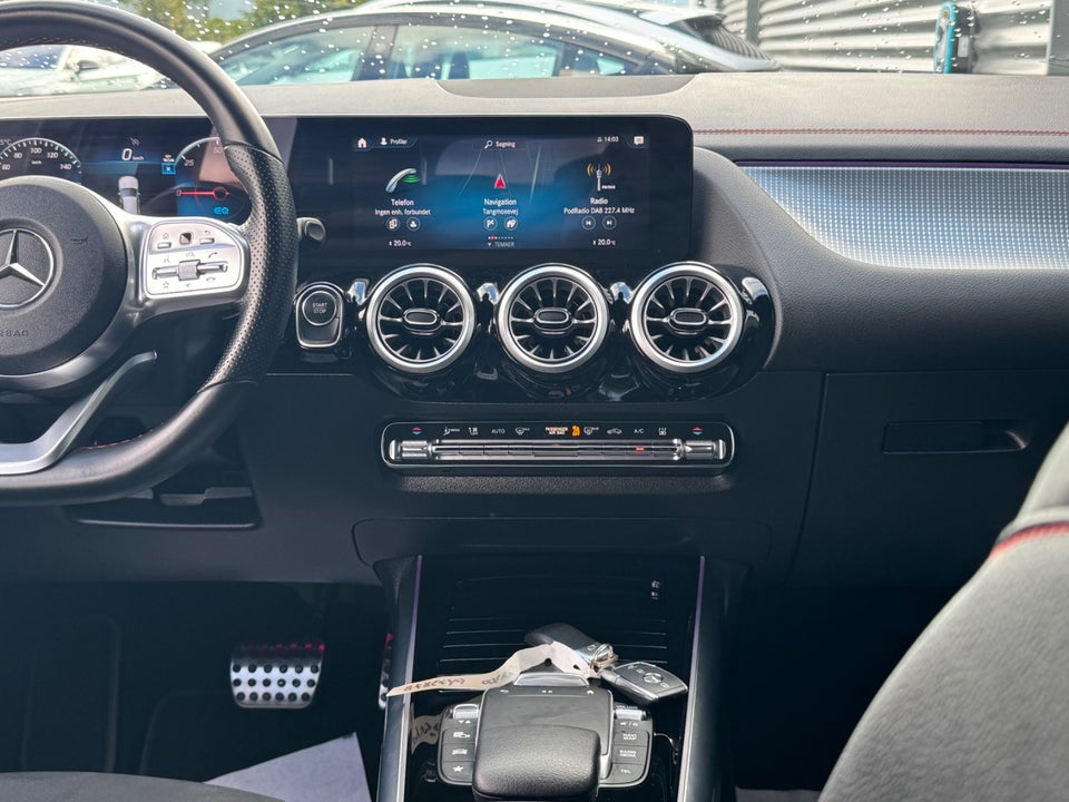 Mercedes EQA300 AMG Line 4Matic 5d