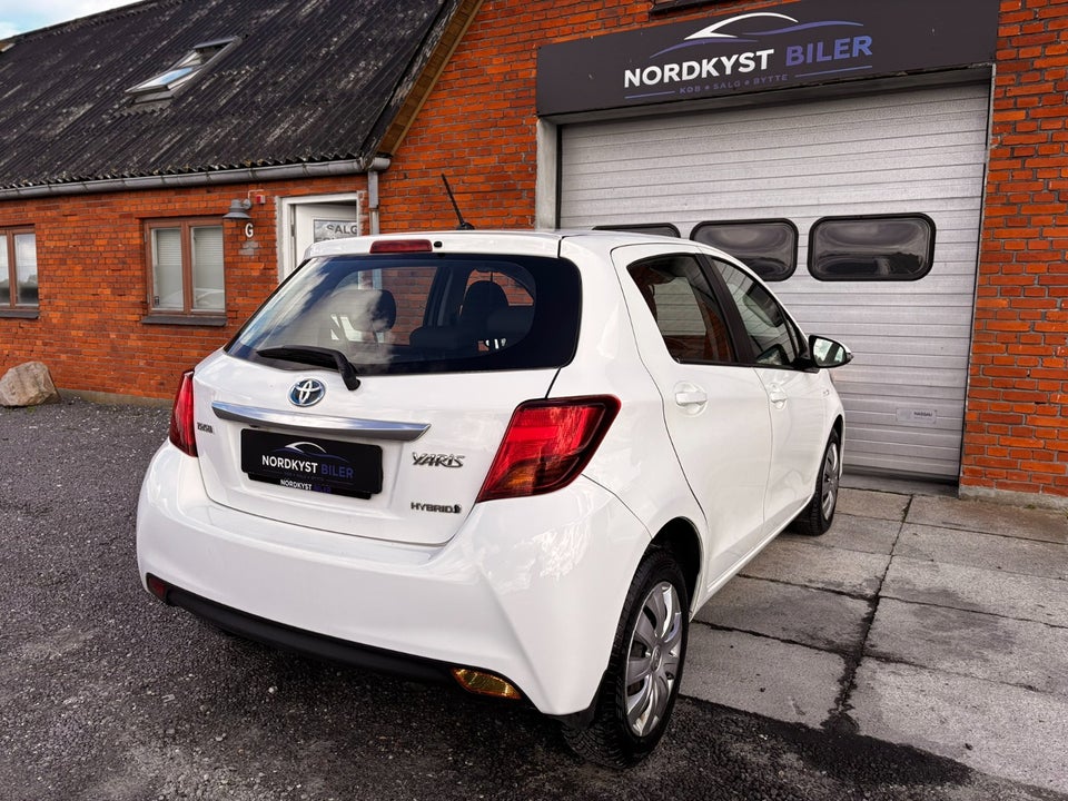 Toyota Yaris 1,5 Hybrid H1 e-CVT 5d