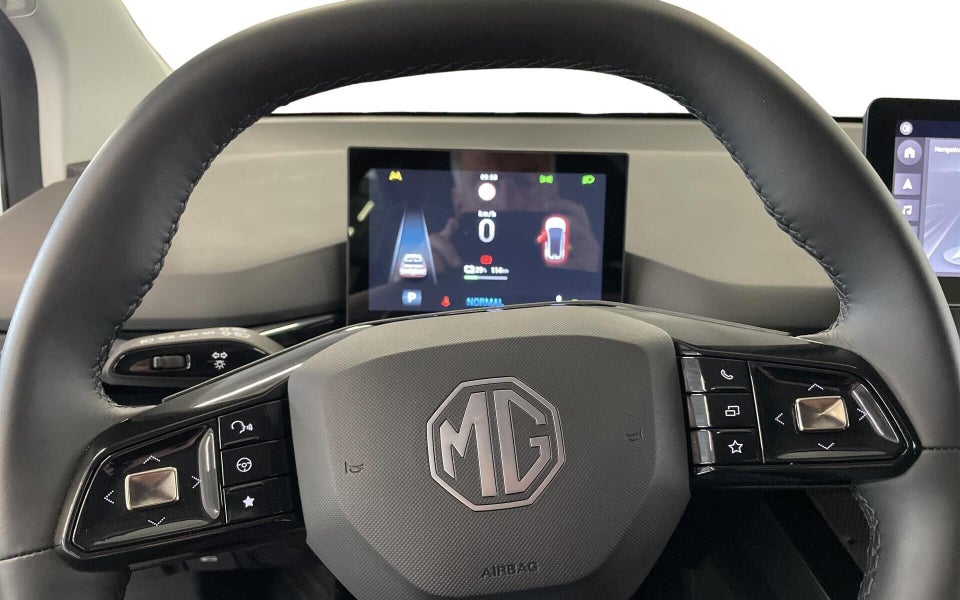 MG MG4 64 Luxury 5d