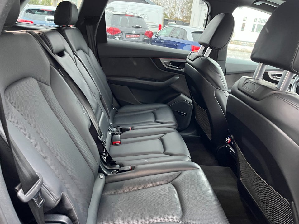 Audi Q7 3,0 TDi 272 S-line quattro Tiptr. 5d