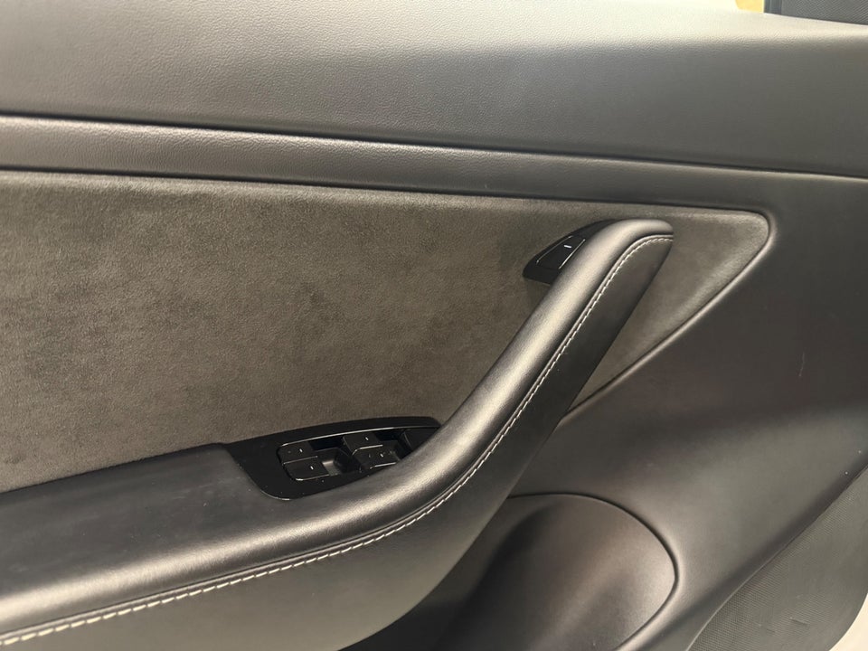 Tesla Model 3 Long Range AWD 4d