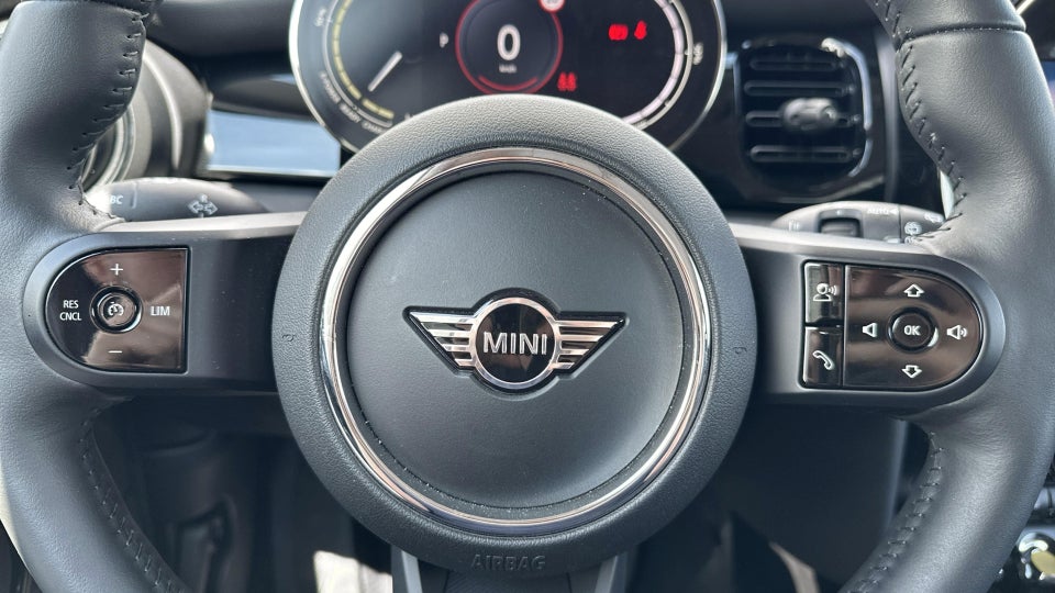 MINI Cooper SE Essential 3d