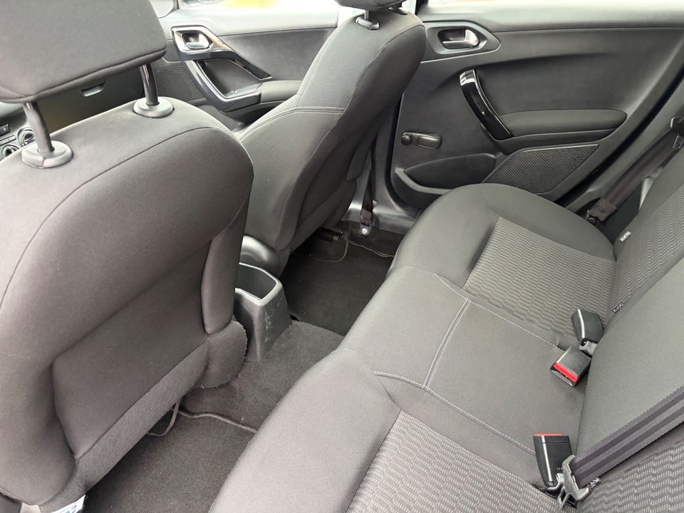 Peugeot 208 1,6 BlueHDi 100 Chili Sky 5d