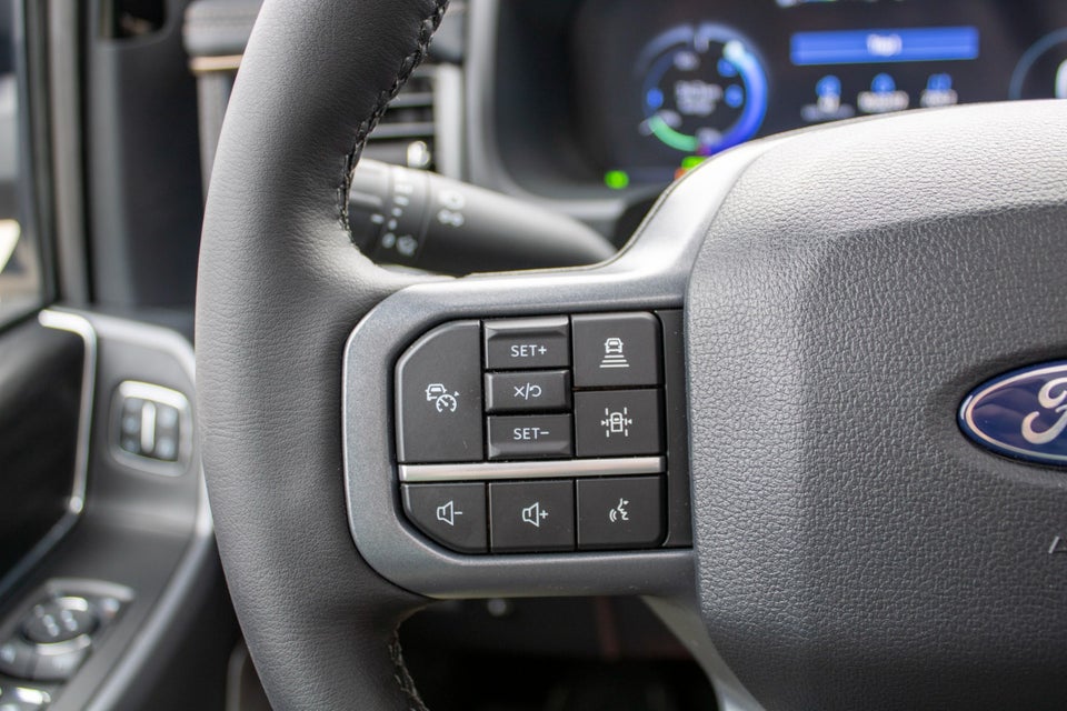 Ford F-150 131 Lightning Lariat Extended Range 4d