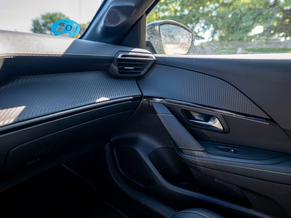 Peugeot e-208 54 GT 5d