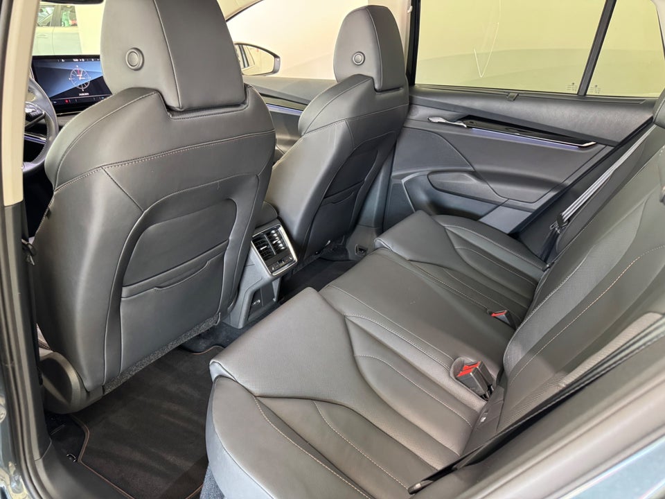 Skoda Enyaq 80 iV Suite 5d