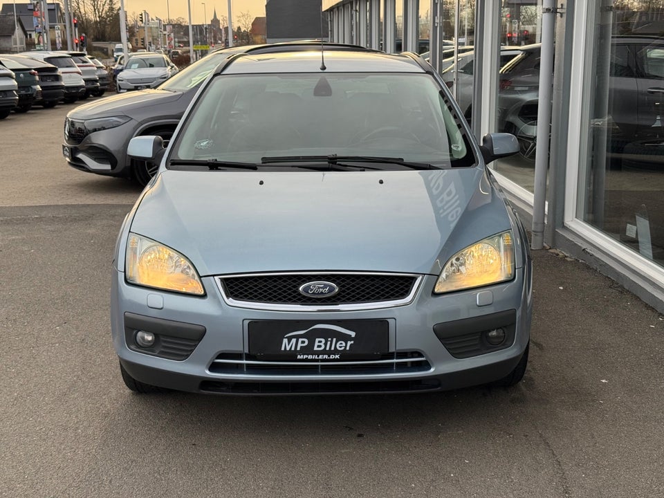 Ford Focus 1,6 Ti-VCT Ghia stc. 5d