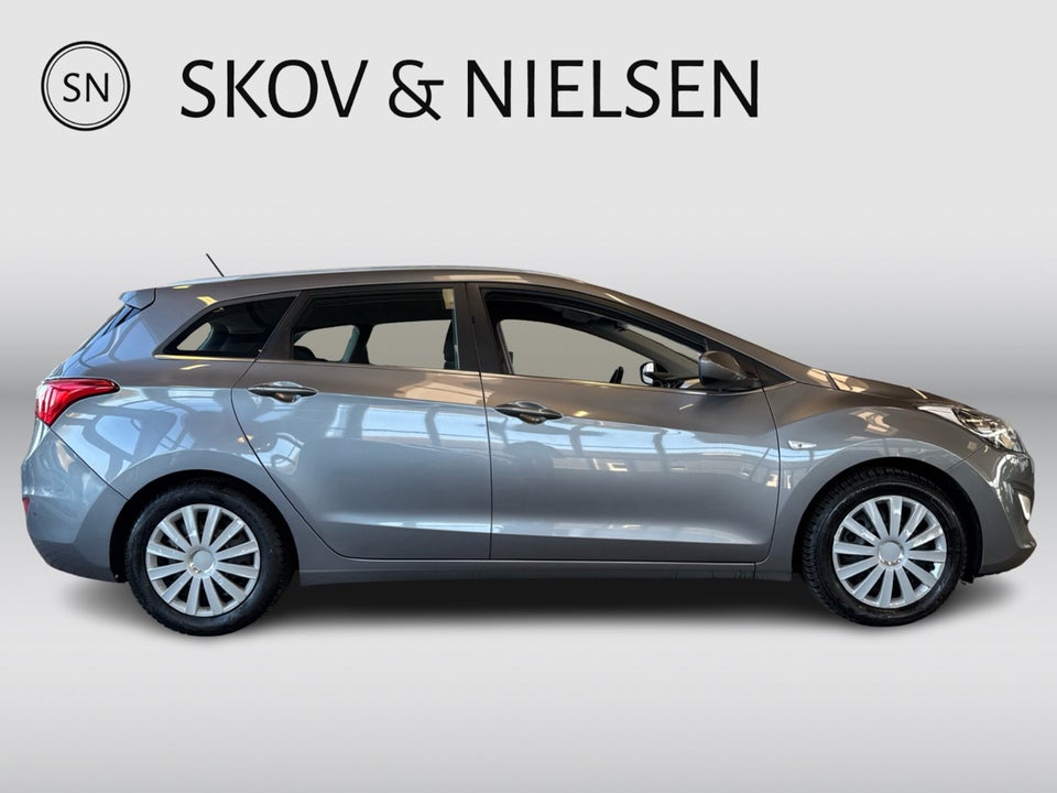 Hyundai i30 1,6 CRDi 110 Premium CW DCT 5d