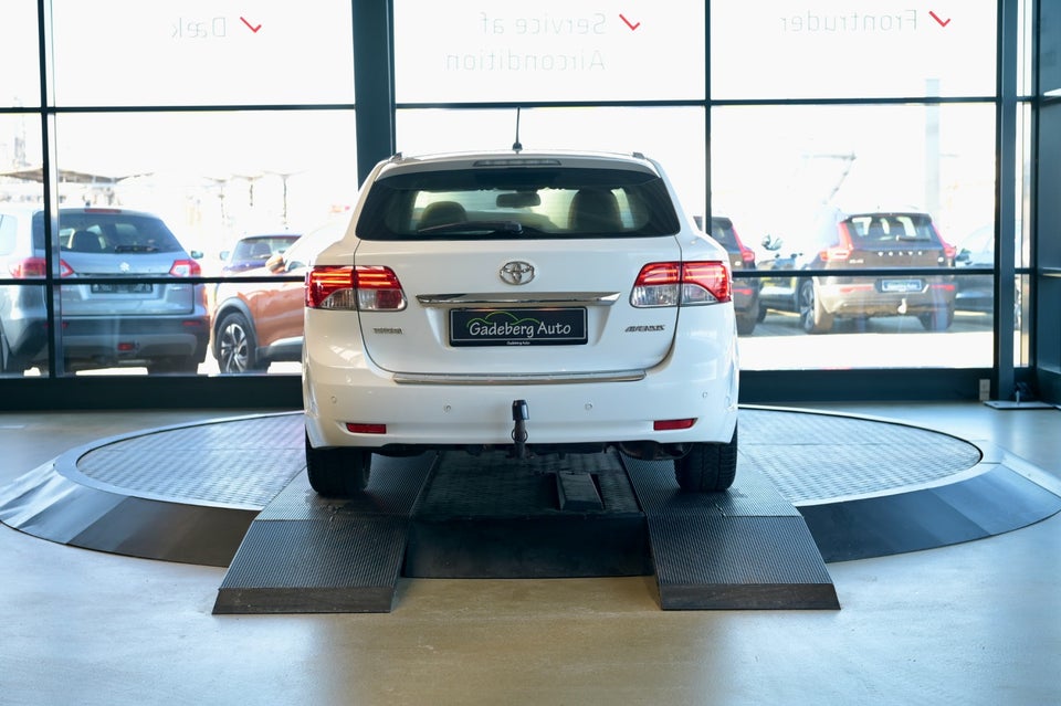 Toyota Avensis 1,8 VVT-i T2 Premium stc. 5d