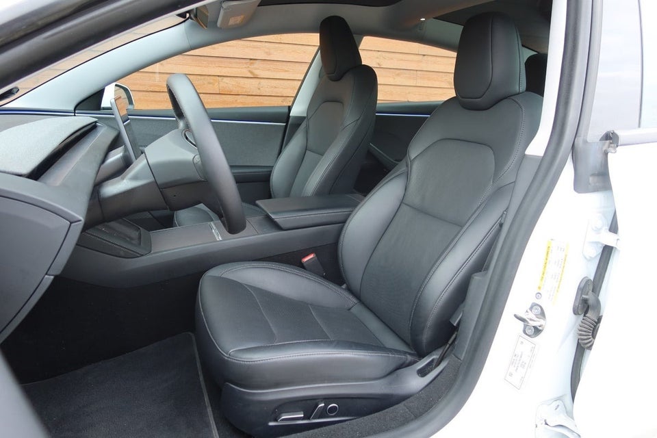 Tesla Model 3 RWD 4d