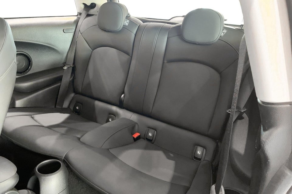 MINI Cooper SE Essential 3d