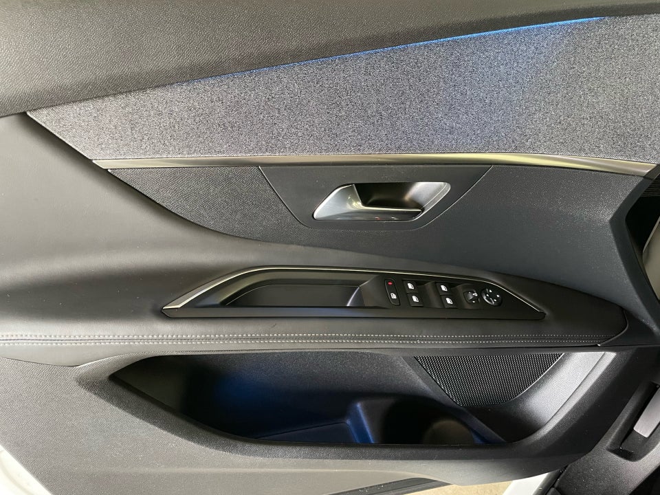 Peugeot 3008 1,2 e-THP 130 Allure 5d