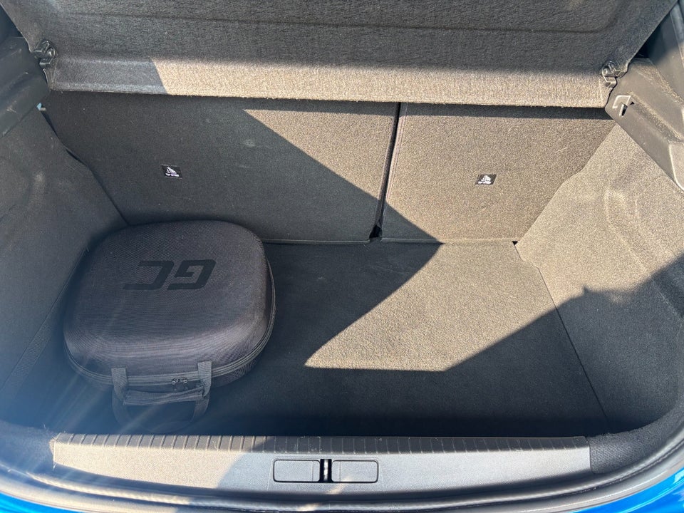 Peugeot e-208 50 GT 5d