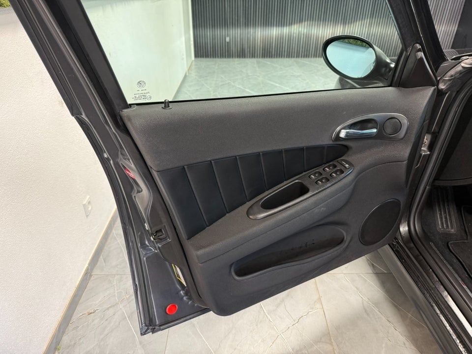 Alfa Romeo 156 2,0 JTS Berlina 4d