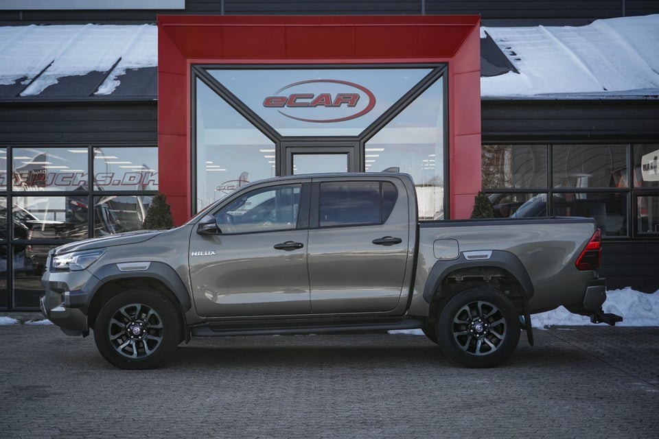 Toyota HiLux 2,8 D T4 Invincible Db.Kab aut. 4d