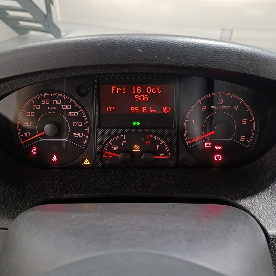 Peugeot Boxer 335 2,2 BlueHDi 140 L3 Plus 2d