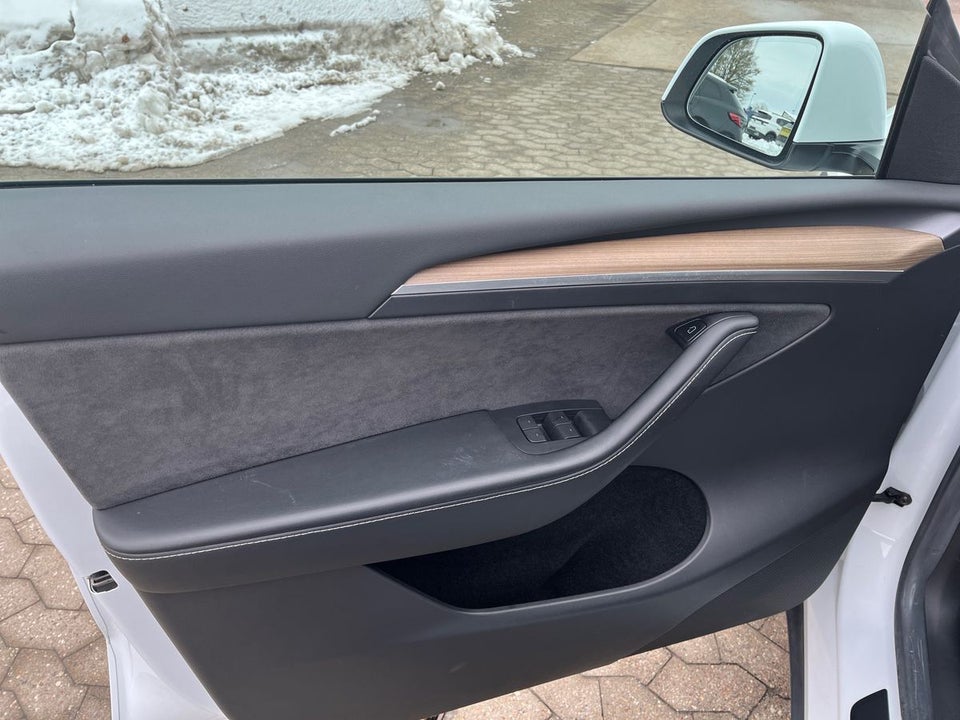 Tesla Model Y Long Range AWD 5d