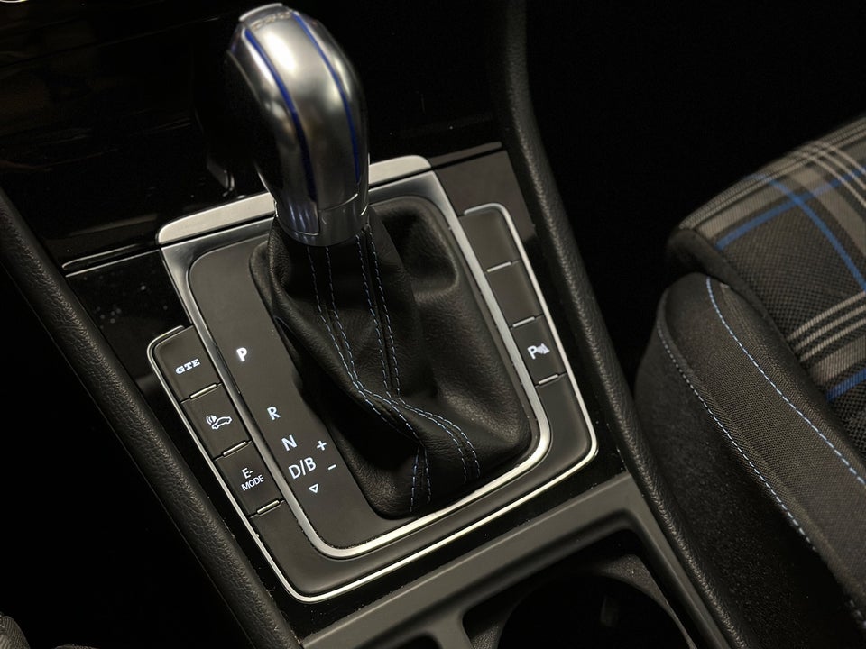 VW Golf VII 1,4 GTE DSG 5d