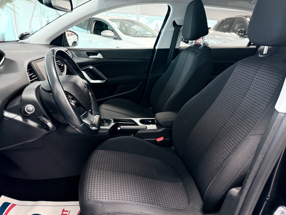 Peugeot 308 1,5 BlueHDi 130 Style 5d