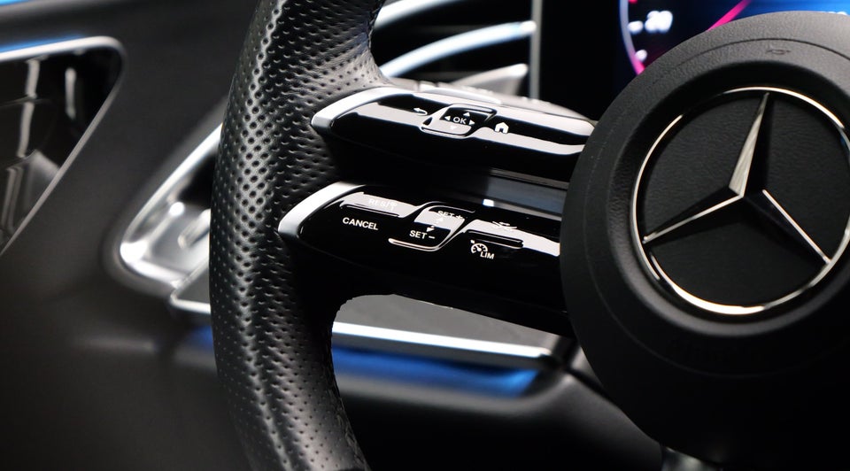 Mercedes E300 de 2,0 AMG Line stc. aut. 4Matic 5d