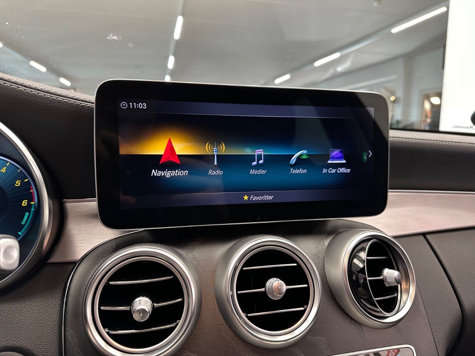 Mercedes C300 de 2,0 AMG Line stc. aut. 5d