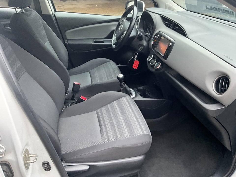 Toyota Yaris 1,0 VVT-i T2 5d